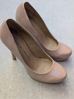 Beautiful 🤩 Chinese laundry “wow” 
nude/beige patent stilettos 🤎🤎🤎🤎